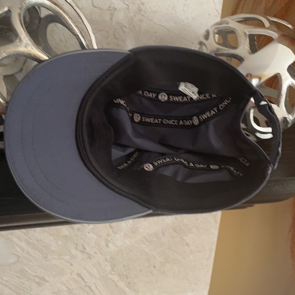 Lululemon hat - Picture 5 of 7